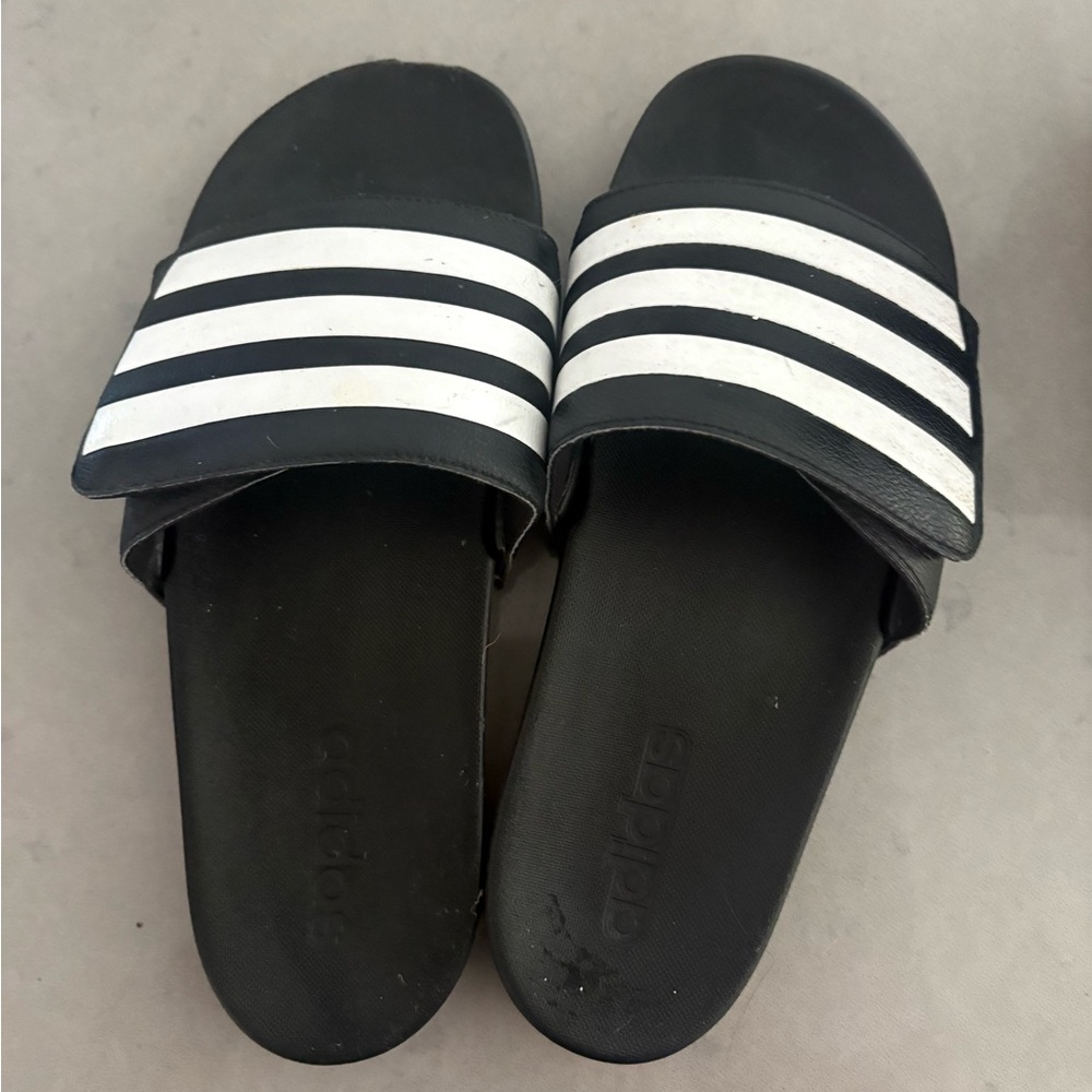 Unisex slides from adidas men’s 8 women’s 9.5